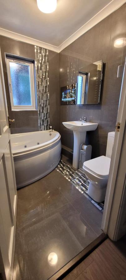 Tides Reach - 3 Bedroom Holiday Home - Llanreath - Pembroke Dock Eksteriør billede